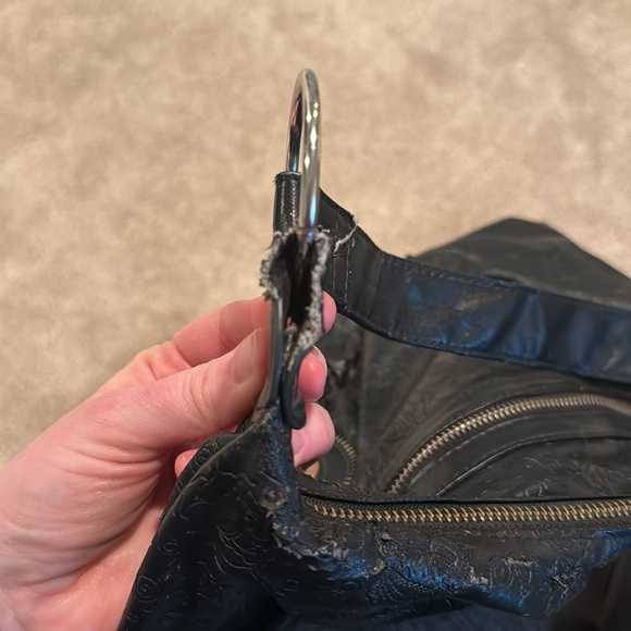 Black Purse w/ skull and rose design - Picture 3 of 7